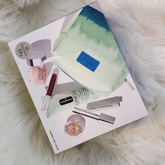 BNEW CLINIQUE SUNNY DAY STAPLES POUCH SET - Picture 1 of 12